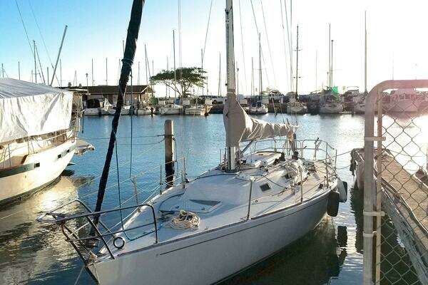 Photo of the 1989 J Boats Masthead Sloop "URBAN RENEWAL"
