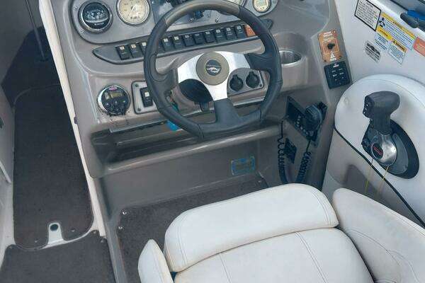 Photo of the 2009 Rinker 296