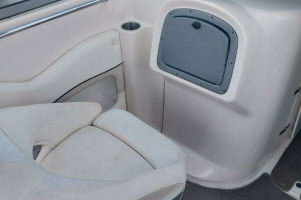 Photo of the 2009 Rinker 296