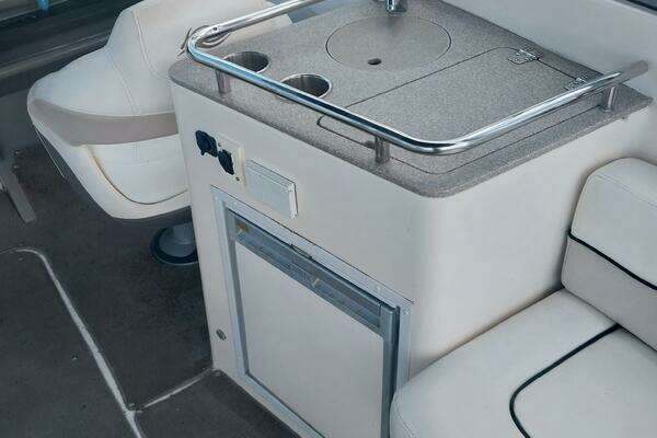 Photo of the 2009 Rinker 296