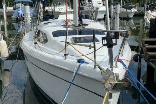 Photo of the 2001 Hunter 340 "Essayons"