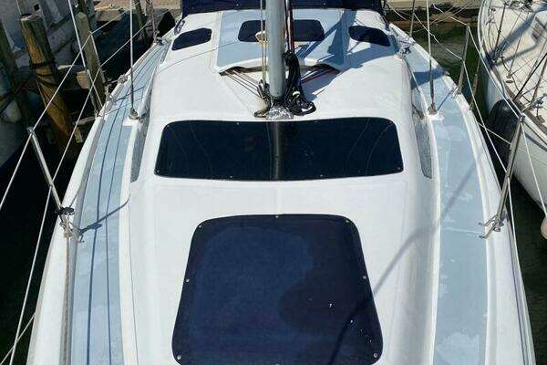 Photo of the 2001 Hunter 340 "Essayons"