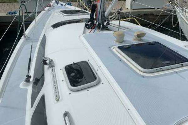 Photo of the 2001 Hunter 340 "Essayons"