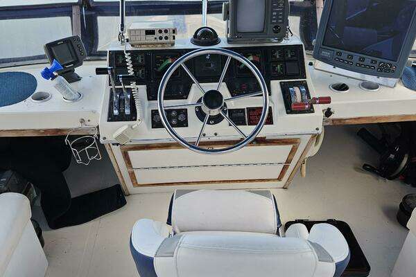 Summer Split 38ft Bayliner Yacht For Sale