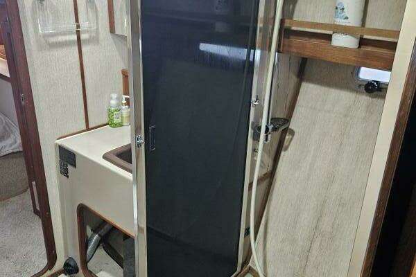Summer Split 38ft Bayliner Yacht For Sale