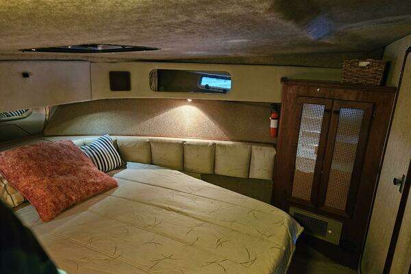 Summer Split 38ft Bayliner Yacht For Sale