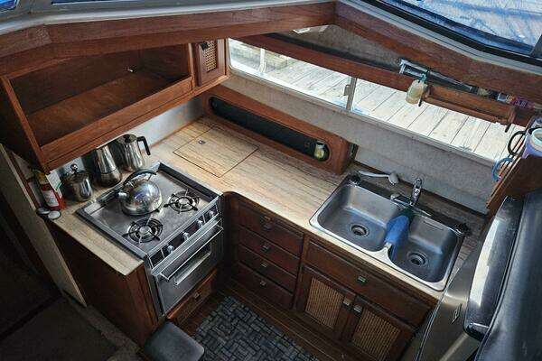 Summer Split 38ft Bayliner Yacht For Sale