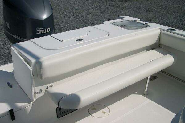 2011 Sea Hunt 25