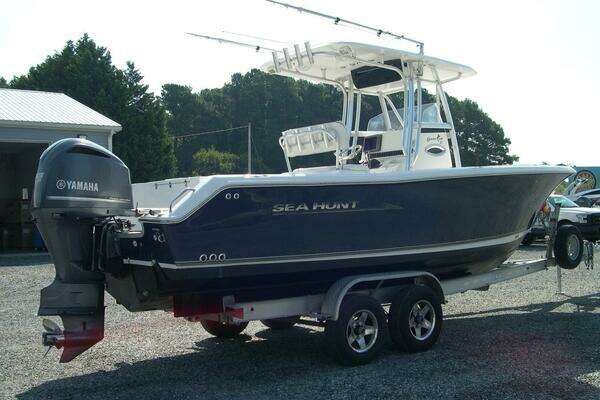 2011 Sea Hunt 25