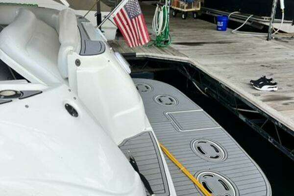 Photo of the 2003 Sea Ray 380 Sundancer