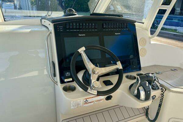 Boston Whaler  Yacht For Sale