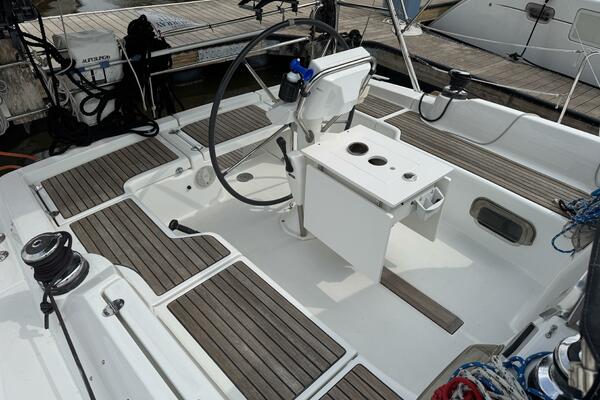 Rabbit Hole 37ft Beneteau Yacht For Sale