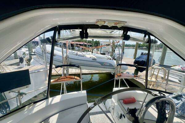 Photo of the 1998 Hunter 410 "Dream Catcher"