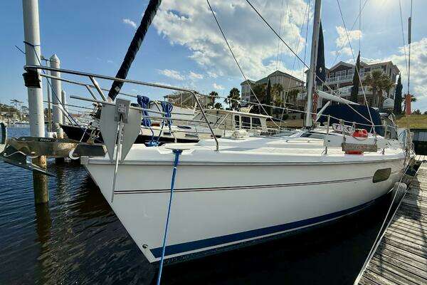 Photo of the 1998 Hunter 410 "Dream Catcher"