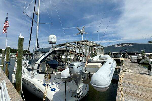 Photo of the 1998 Hunter 410 "Dream Catcher"