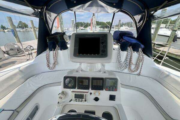 Photo of the 1998 Hunter 410 "Dream Catcher"