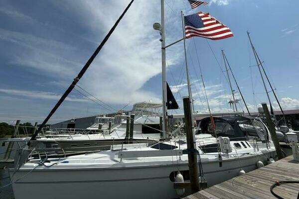 Photo of the 1998 Hunter 410 "Dream Catcher"