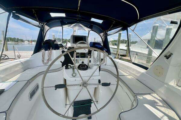 Photo of the 1998 Hunter 410 "Dream Catcher"