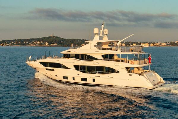 BELLA VITA 116ft Benetti Yacht For Sale
