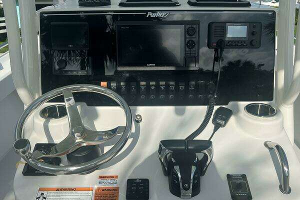 Photo of the 2022 Parker 25 Center Console