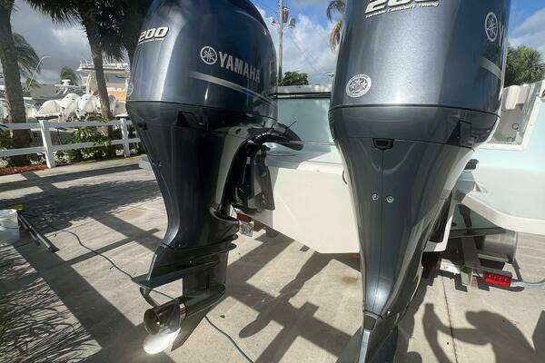 Photo of the 2022 Parker 25 Center Console