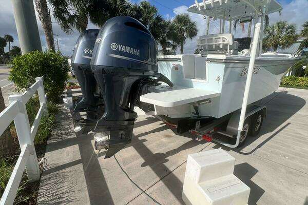 Photo of the 2022 Parker 25 Center Console