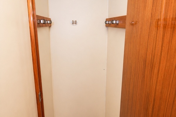 2005 Viking 45