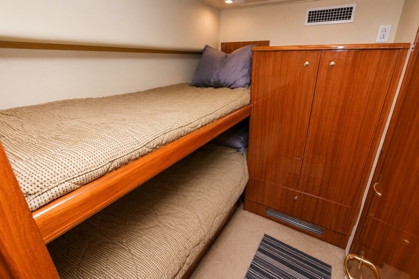 2005 Viking 45
