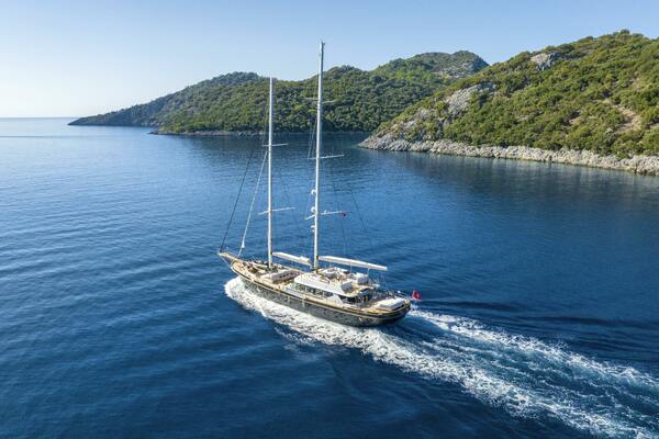 ATLANTIKA 131ft Costruzioni Navali Tigullio Castagnola Yacht For Sale ATLANTIKA 131ft Costruzioni Navali Tigullio Castagnola Yacht For Sale