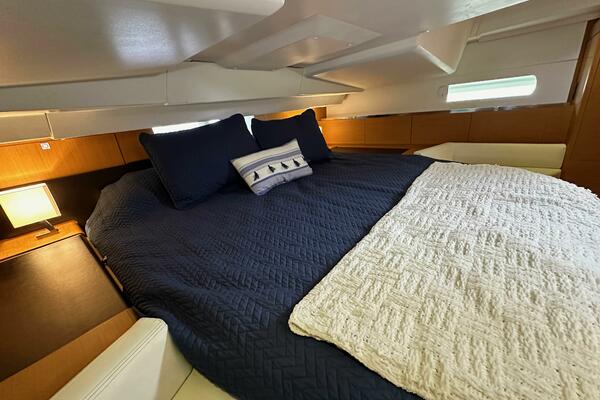 Into the mystic 41ft Jeanneau Yacht For Sale