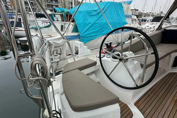 Into the mystic 41ft Jeanneau Yacht For Sale