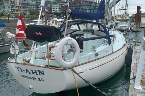Ti Ahn 35ft Camper  amp  Nicholsons Yacht For Sale