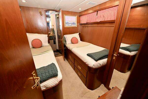 Captivator 84ft Palmer Johnson Yacht For Sale