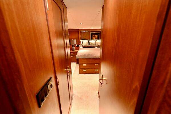 Captivator 84ft Palmer Johnson Yacht For Sale