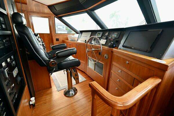 Captivator 84ft Palmer Johnson Yacht For Sale