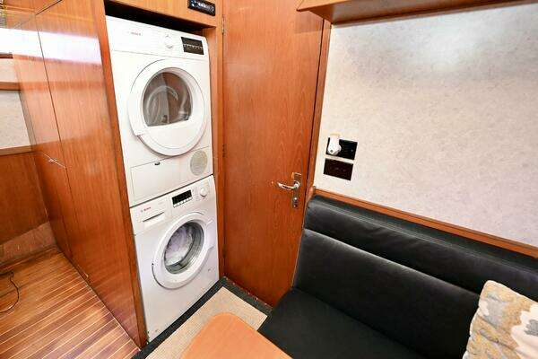 Captivator 84ft Palmer Johnson Yacht For Sale