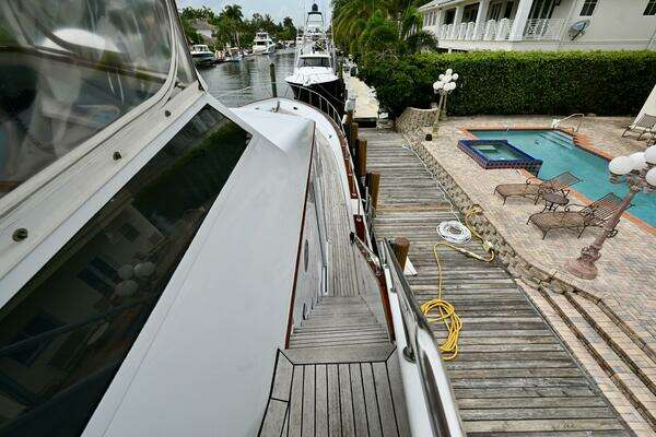 Captivator 84ft Palmer Johnson Yacht For Sale