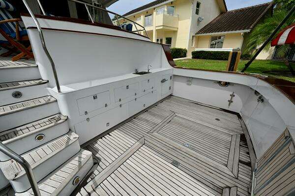Captivator 84ft Palmer Johnson Yacht For Sale