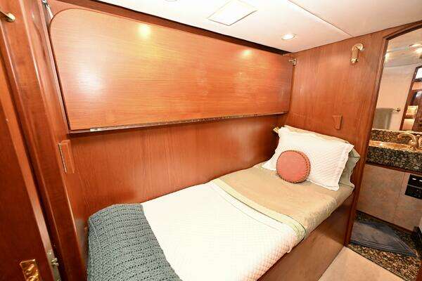 Captivator 84ft Palmer Johnson Yacht For Sale