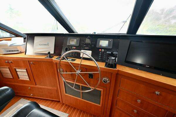 Captivator 84ft Palmer Johnson Yacht For Sale