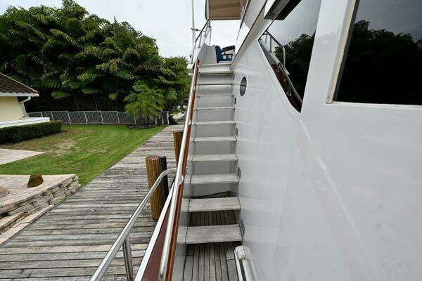 Captivator 84ft Palmer Johnson Yacht For Sale