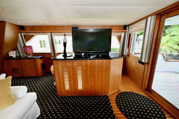 Captivator 84ft Palmer Johnson Yacht For Sale
