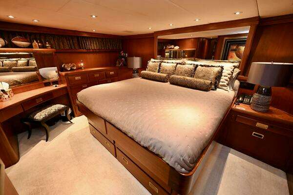 Captivator 84ft Palmer Johnson Yacht For Sale