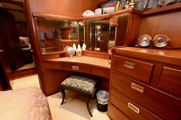 Captivator 84ft Palmer Johnson Yacht For Sale