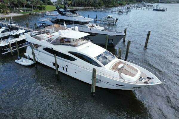 Photo of the 2009 Astondoa 95 GLX