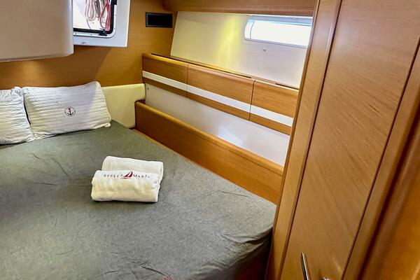 57ft Jeanneau Yacht For Sale