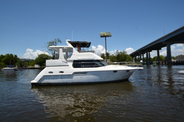 Photo of the 1999 Carver 