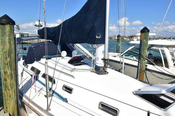 Photo of the 2004 Sabre 386 "ZIA"