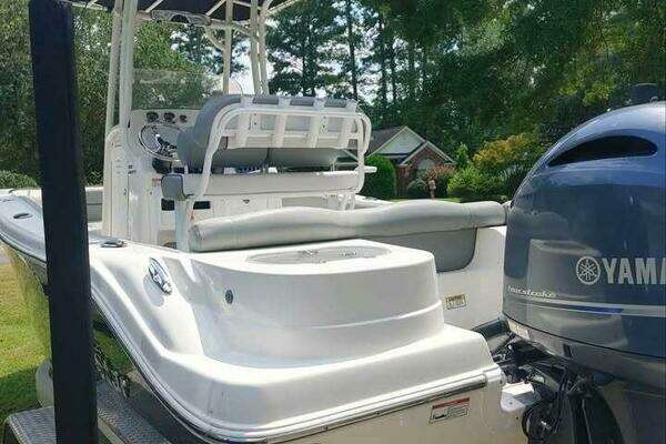 Photo of the 2022 NauticStar 2102 Legacy