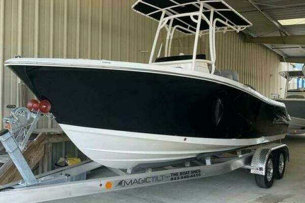Photo of the 2022 NauticStar 2102 Legacy